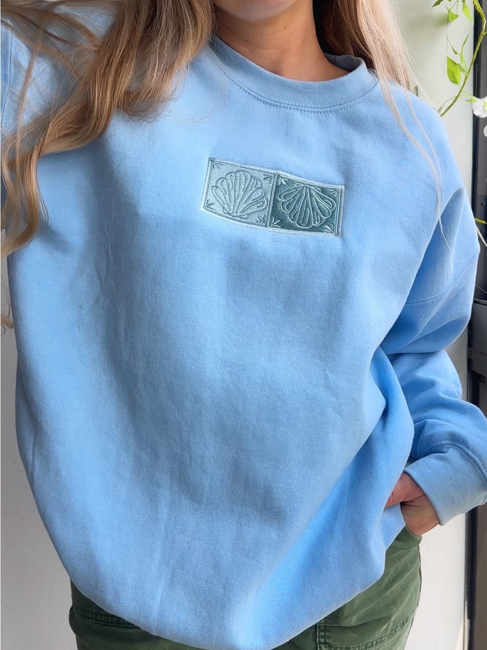 NWT Light Blue Women's Embroidered Shell Fleece Crewneck Sweatshirt